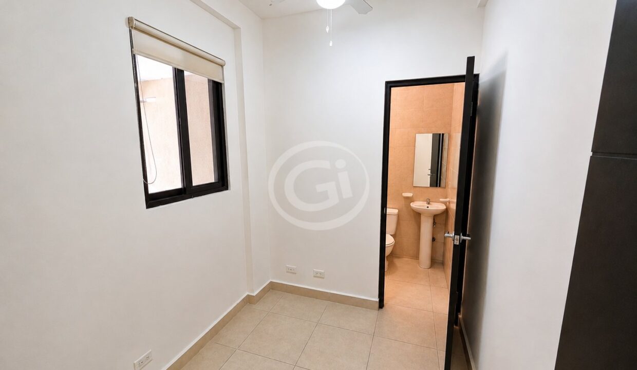 13. Cuarto de Empleda Casa en Venta. Embassy Club Clayton