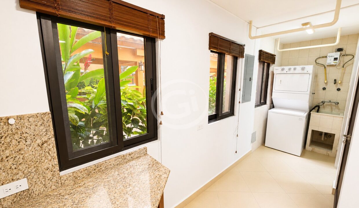 13. Lavanderia. Embassy Club. Clayton. Venta Courtyard Planta Baja