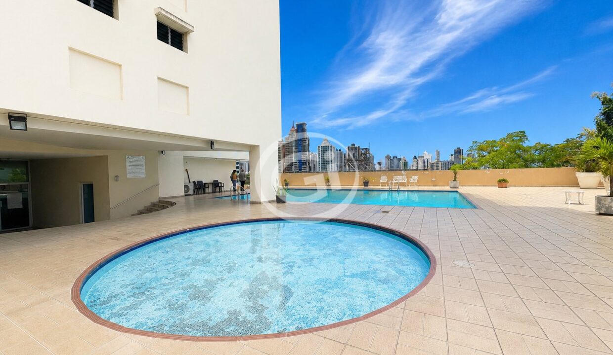 13. Piscina infantil