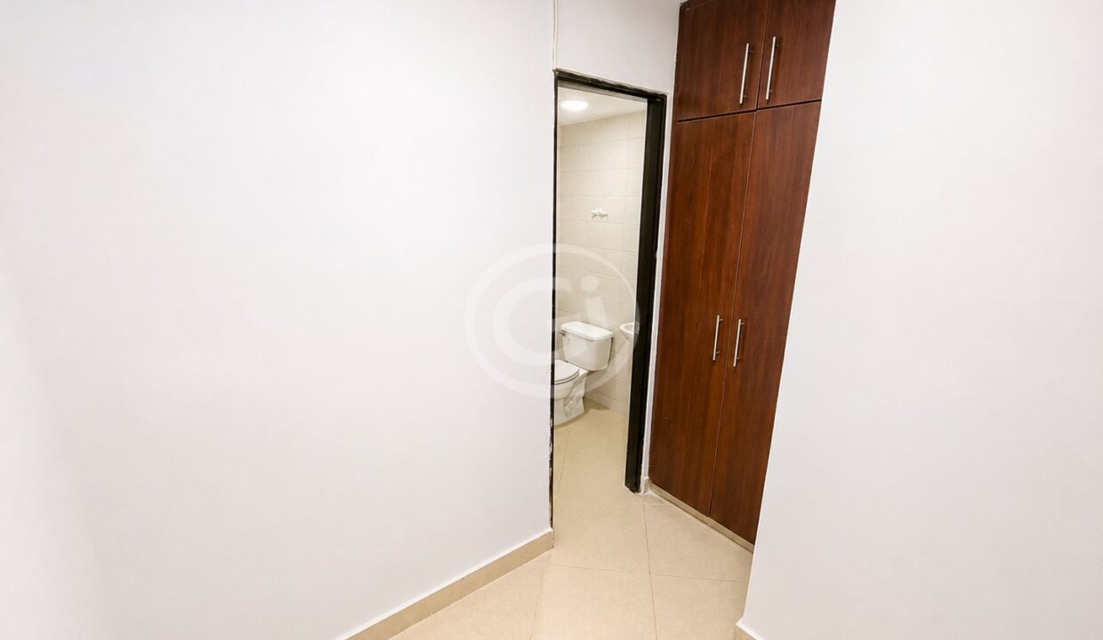 14. Cuarto y baño de Empleada. Embassy Club. Clayton. Venta Courtyard Planta Baja