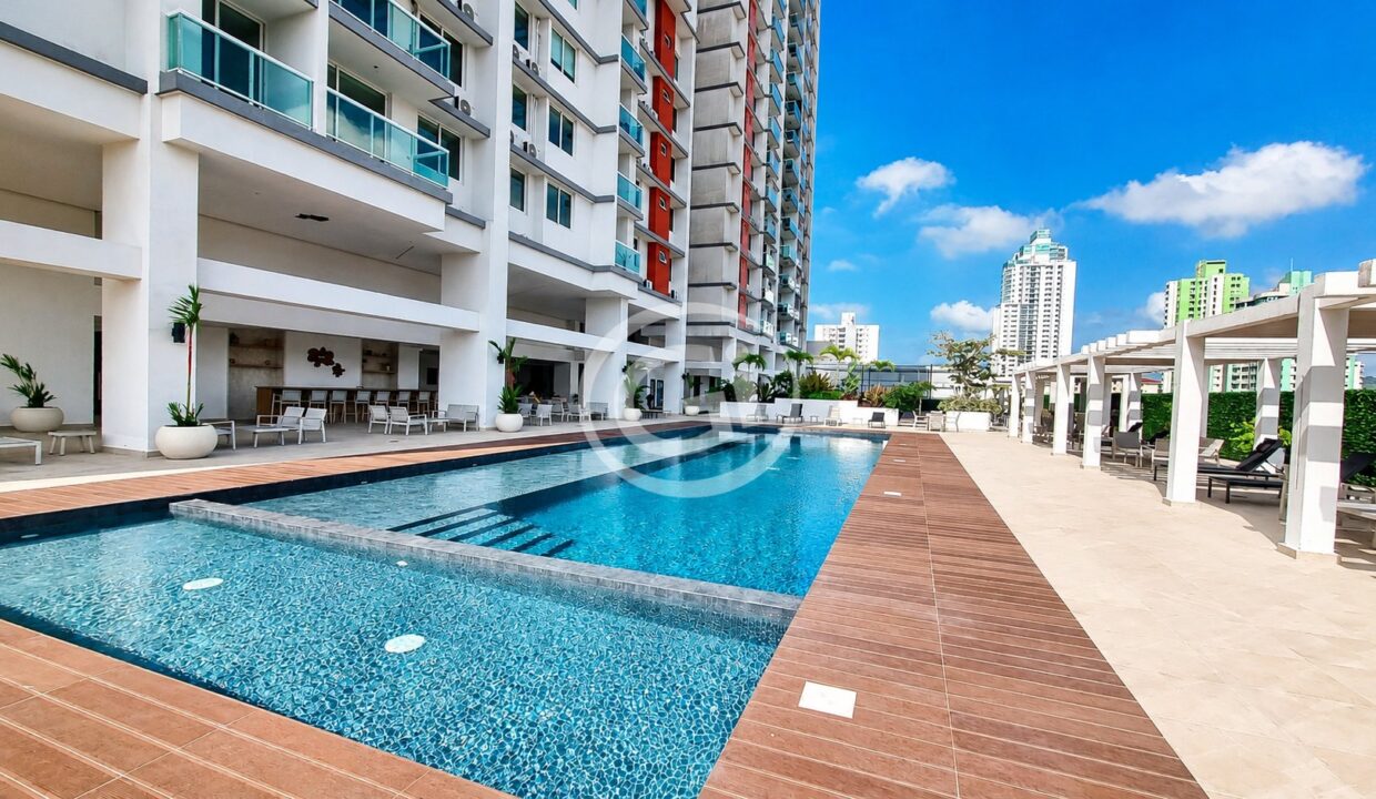 14. Piscina