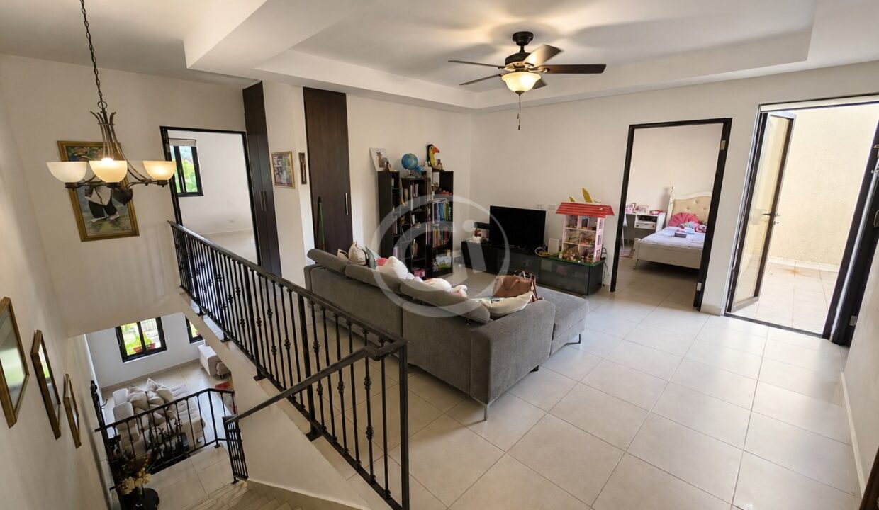 14. Sala Familiar. Casa en Alquiler Embassy Club Clayton