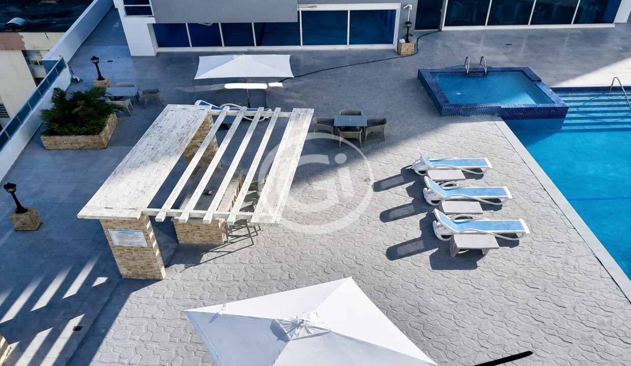 15. Piscina