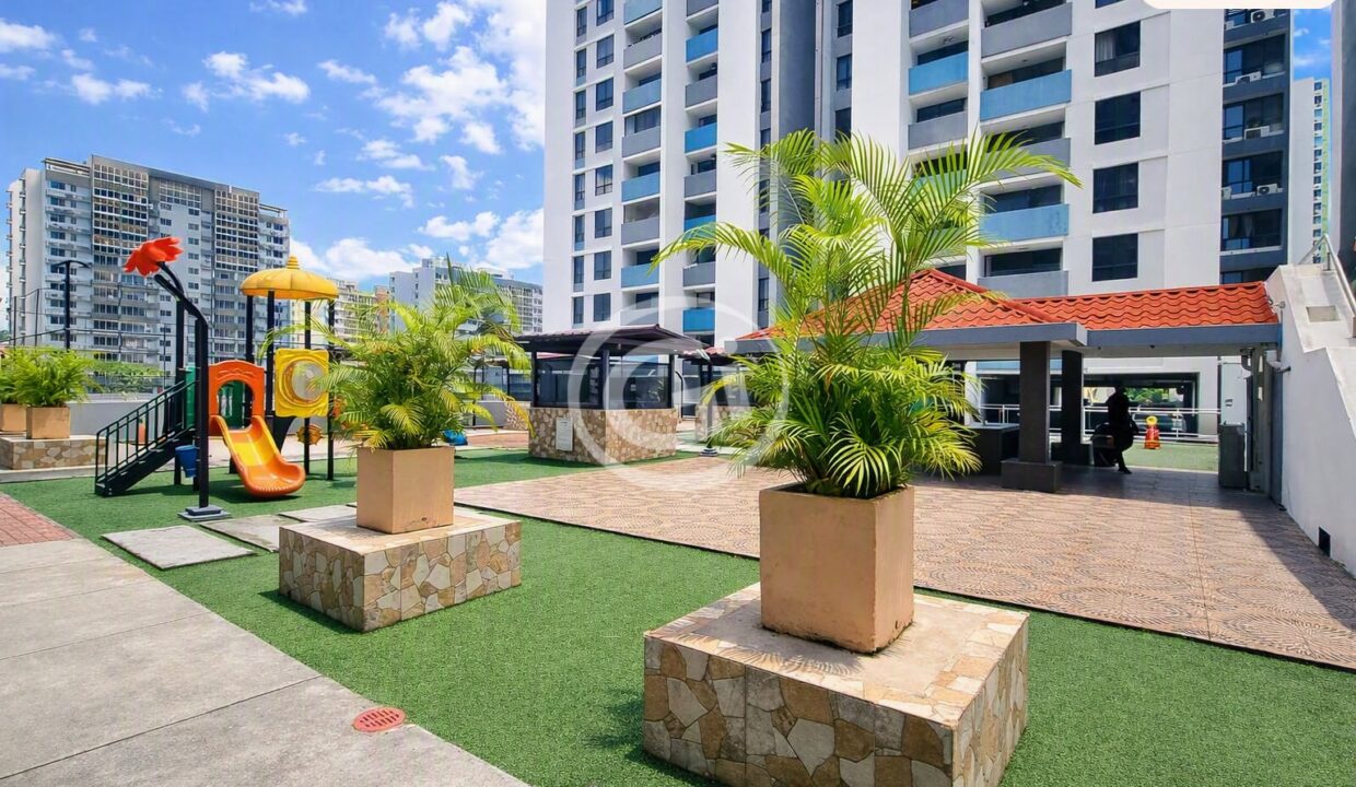 17. Parque infantil