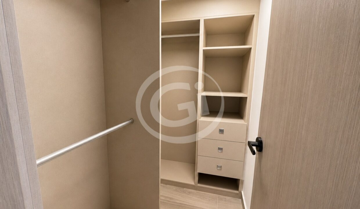 18-43. Walk in closet venta apartamento Dovle Selva Coco del Mar