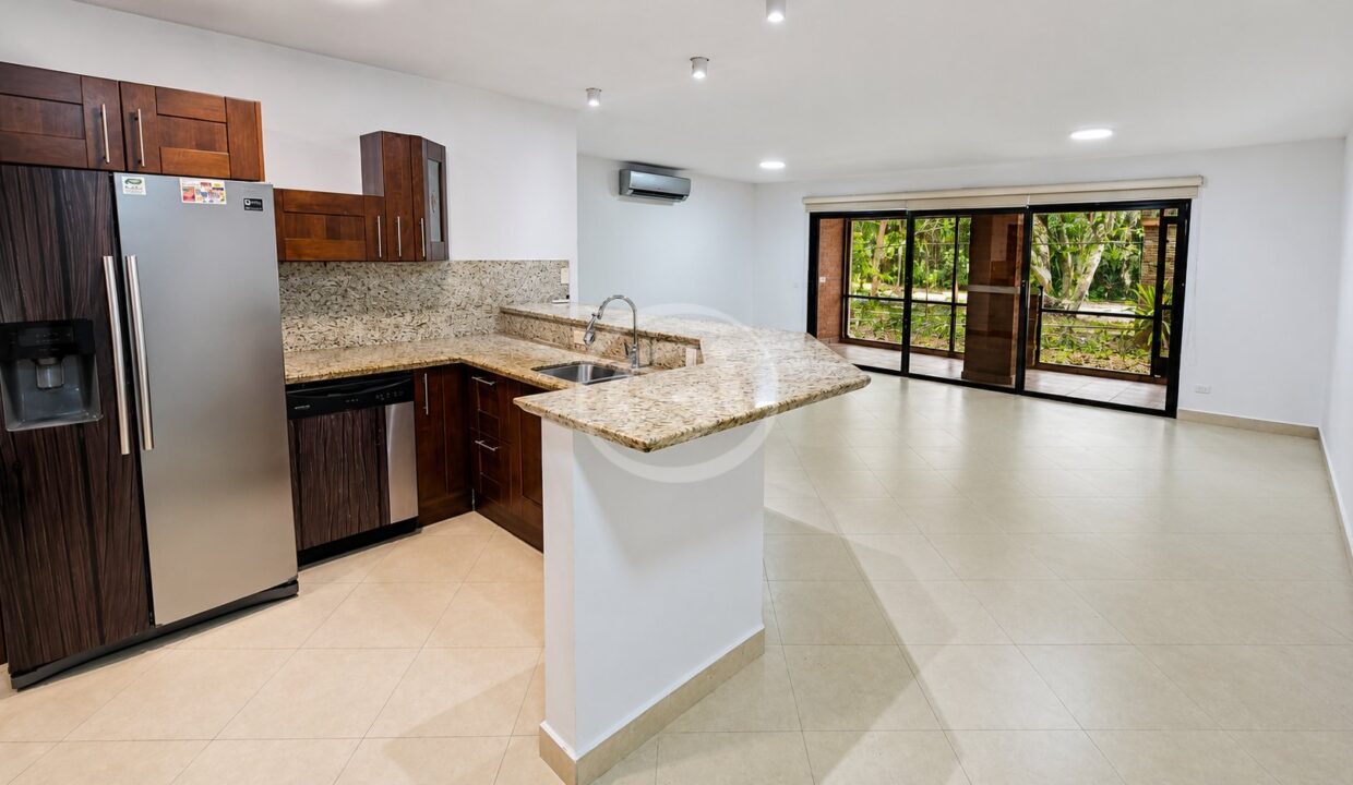 2. Cocina. Embassy Club. Clayton. Venta Courtyard Planta Baja