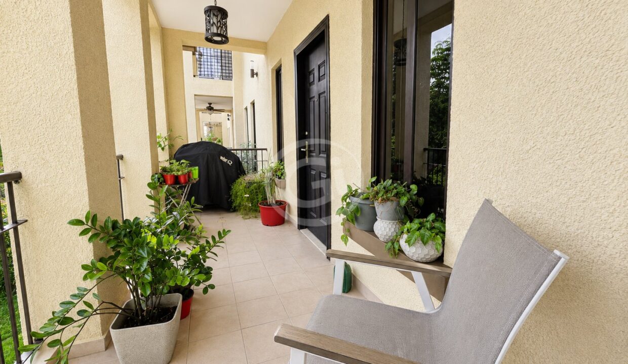 2. Fachada. Casa en Alquiler Embassy Club Clayton