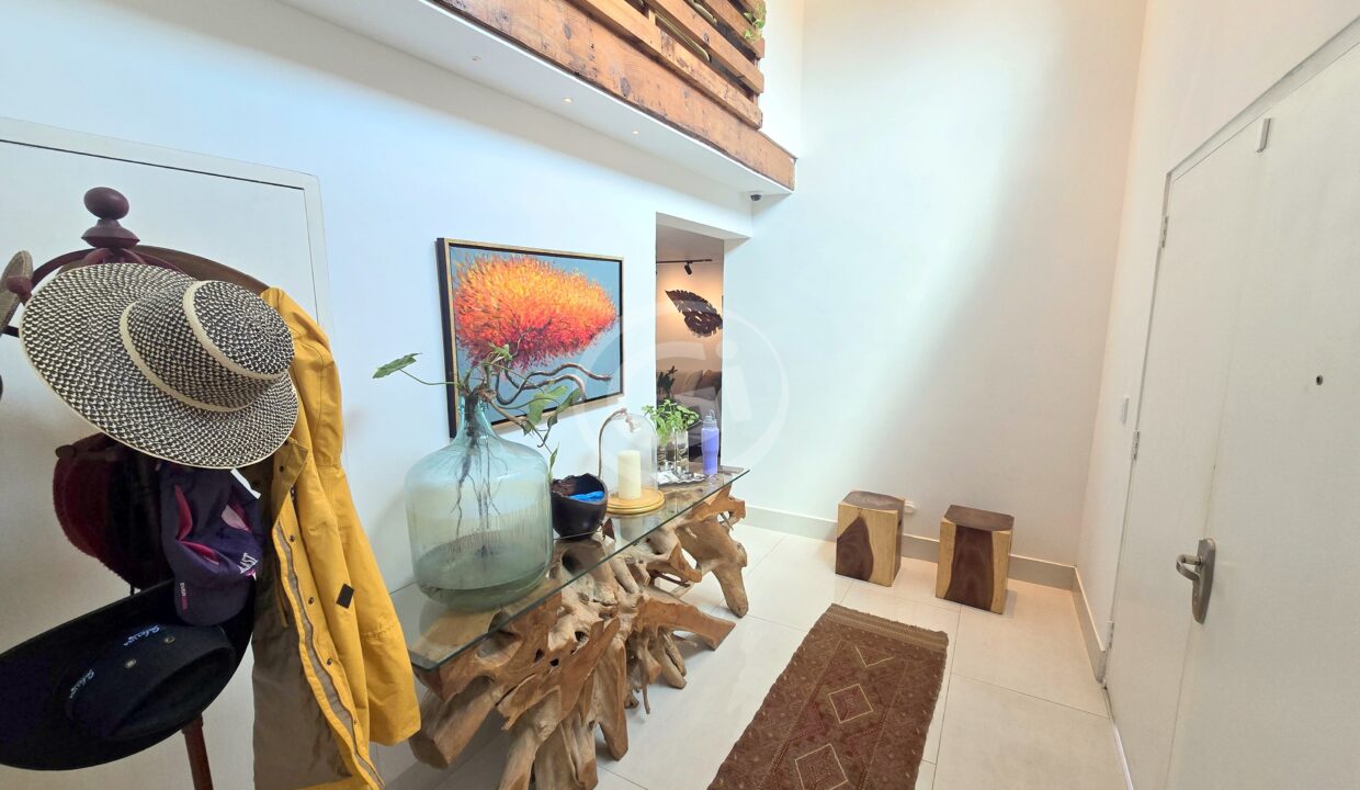 2. Hall de Entrada. Alquiler y Venta Casa Clayton