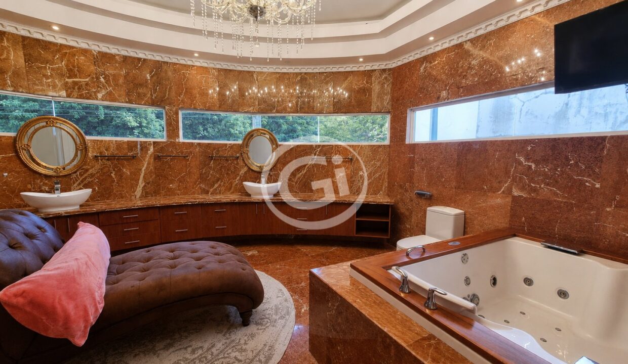 22. Baño principal