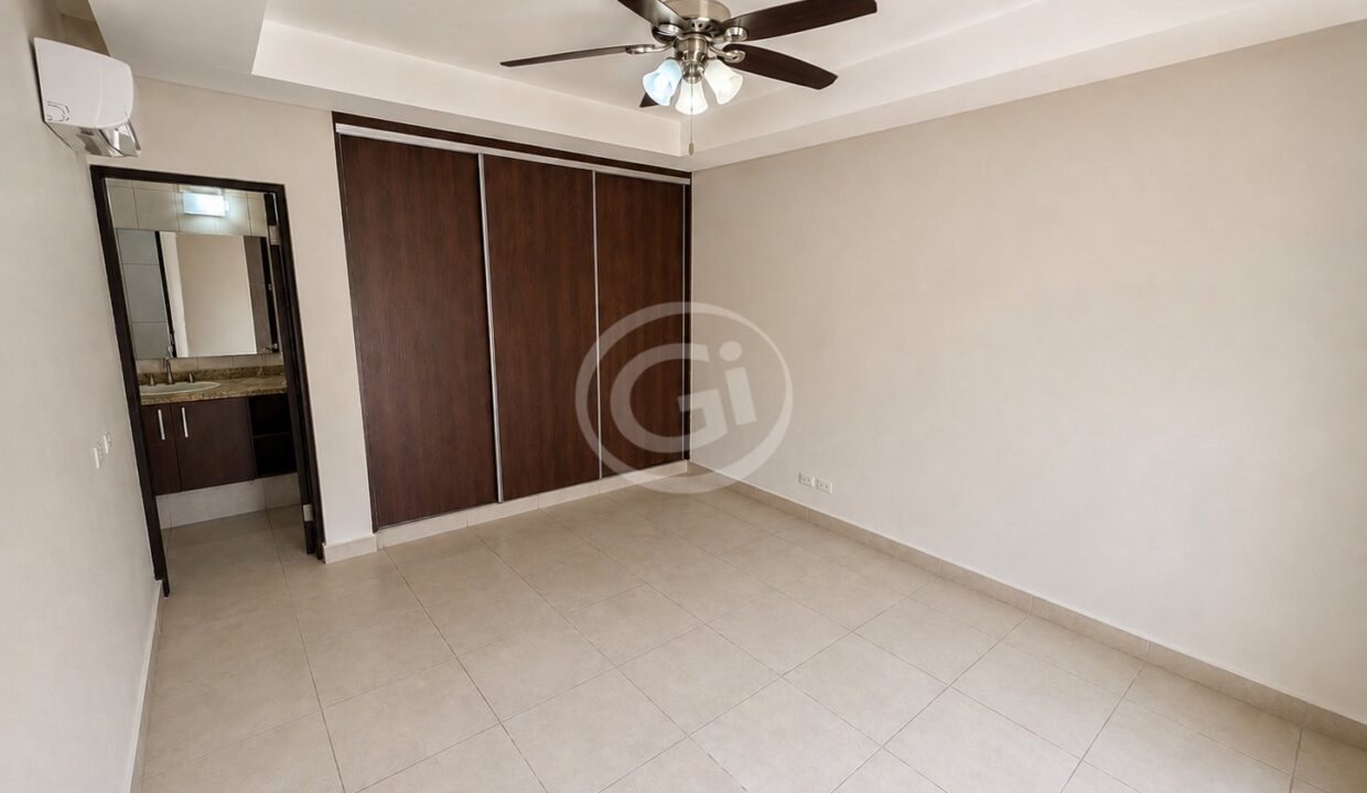 24. Habitación 2. Embassy Club Clayton