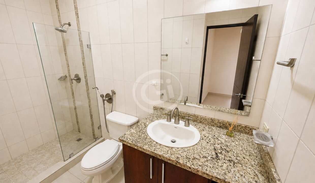 25. Habitación 2. Embassy Club Clayton