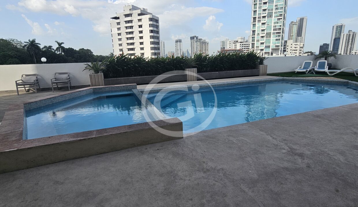 26. Piscina. Alquiler apartamento Sky Blue. San Francisco