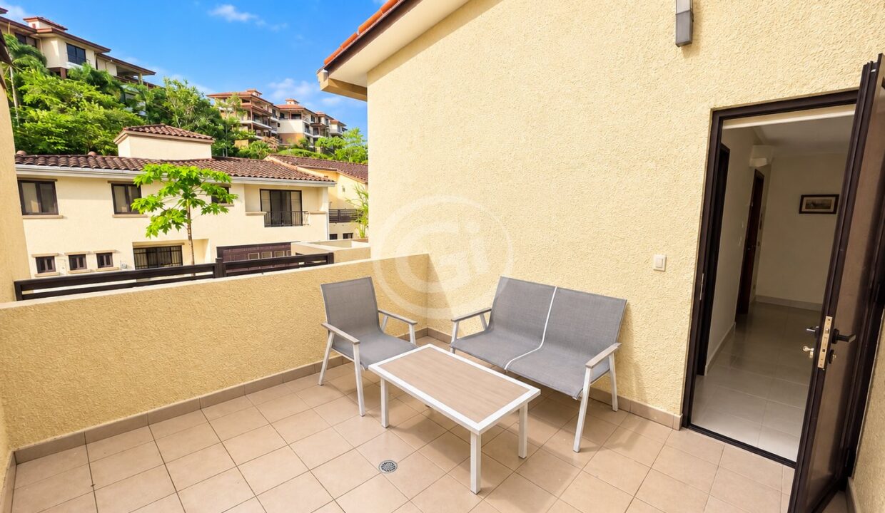26. Terraza. Casa en Alquiler Embassy Club Clayton