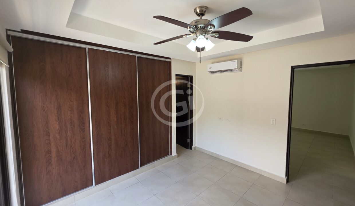 28. Habitación 3. Embassy Club Clayton