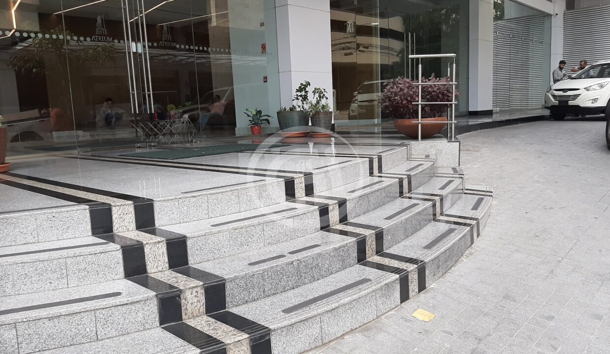 3. Entrada. Atrium Tower. Oficina Alquiler