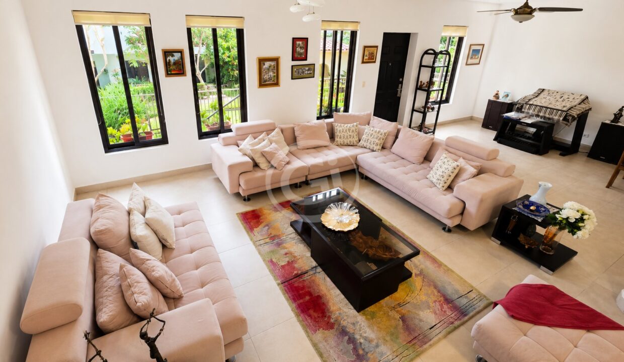 3. Sala-Comedor. Casa en Alquiler Embassy Club Clayton