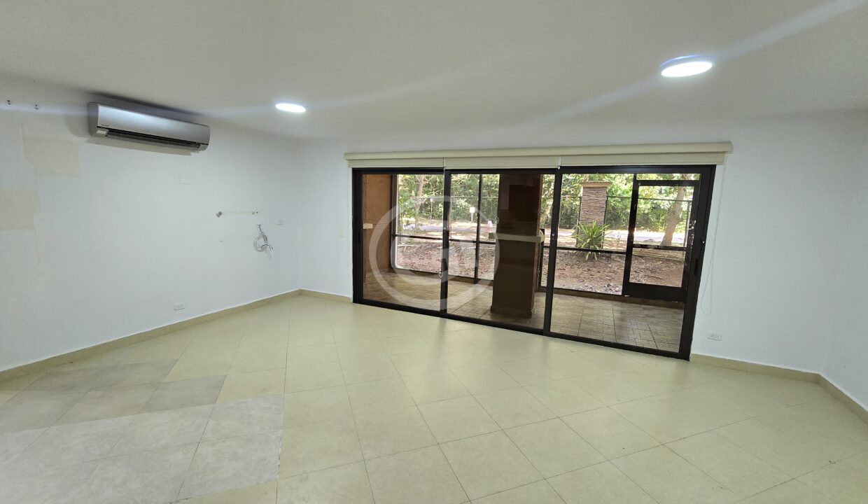 3. Sala-Comedor. Embassy Club. Clayton. Venta Courtyard Planta Baja