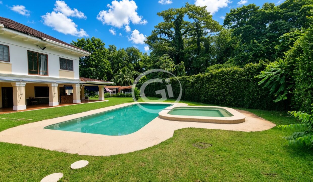 31. Piscina