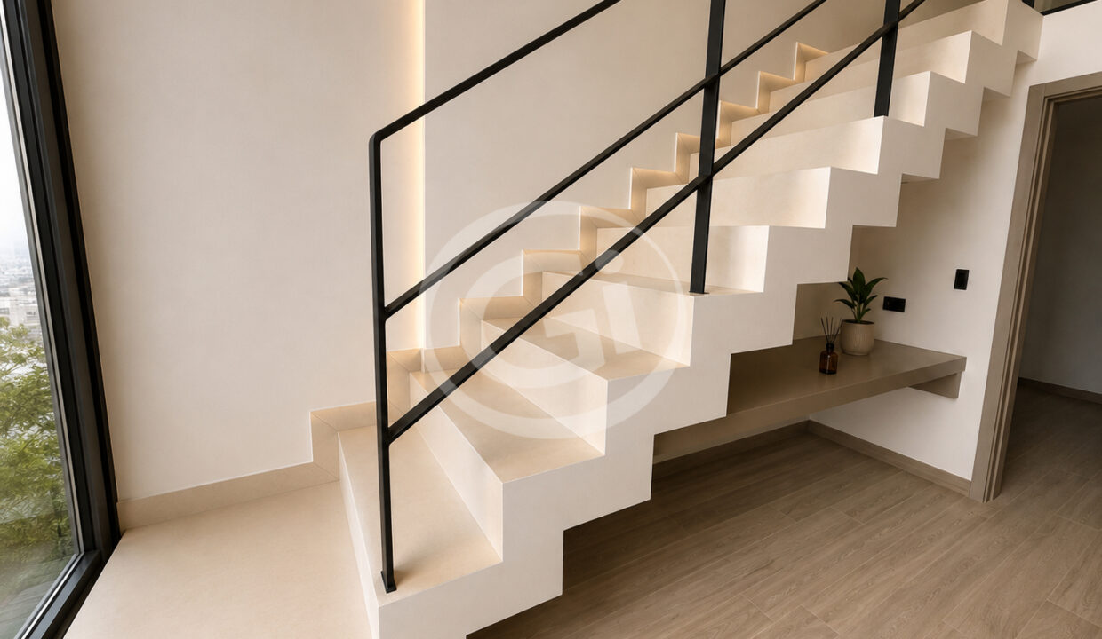 34. Escalera venta apartamento Dovle Selva Coco del Mar
