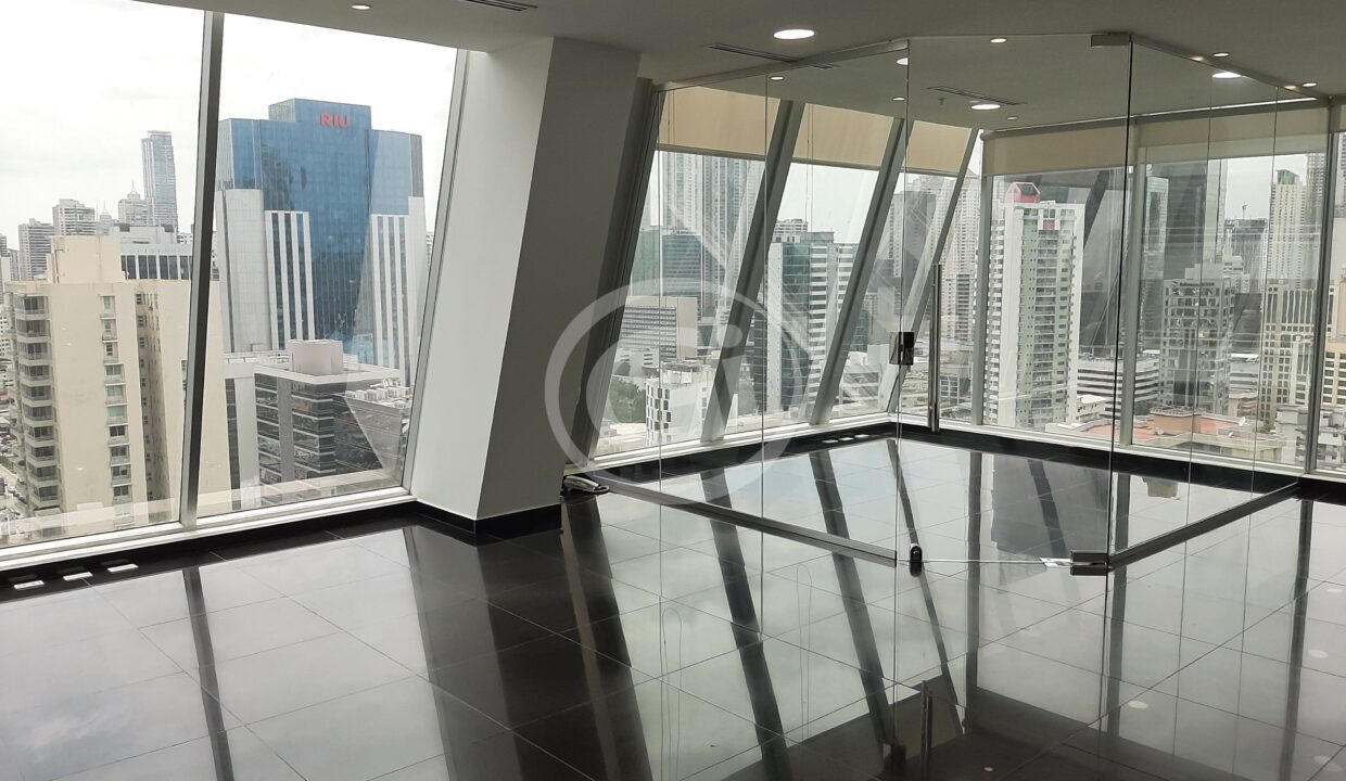 4. Sala principal. Atrium Tower. Oficina Alquiler