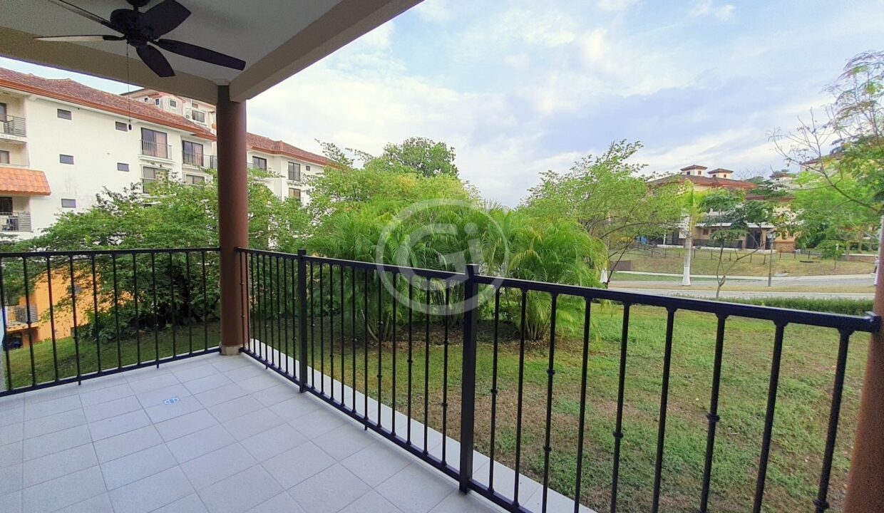 4. Terraza. Alquiler Embassy Club. Clayton