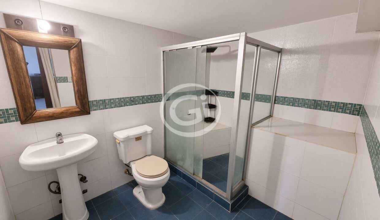 43. Baño de Servicio