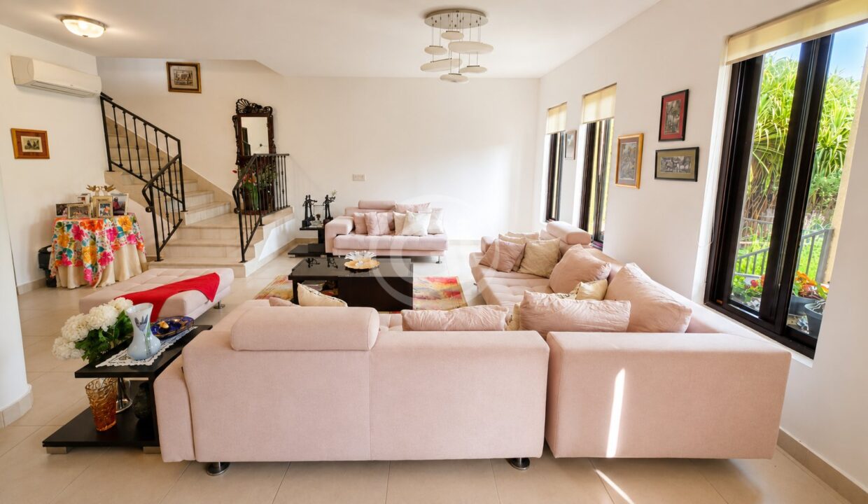 5. Sala-Comedor. Casa en Alquiler Embassy Club Clayton