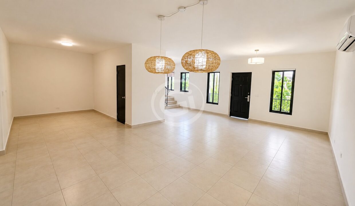 5. Sala-Comedor. Casa en Venta. Embassy Club Clayton