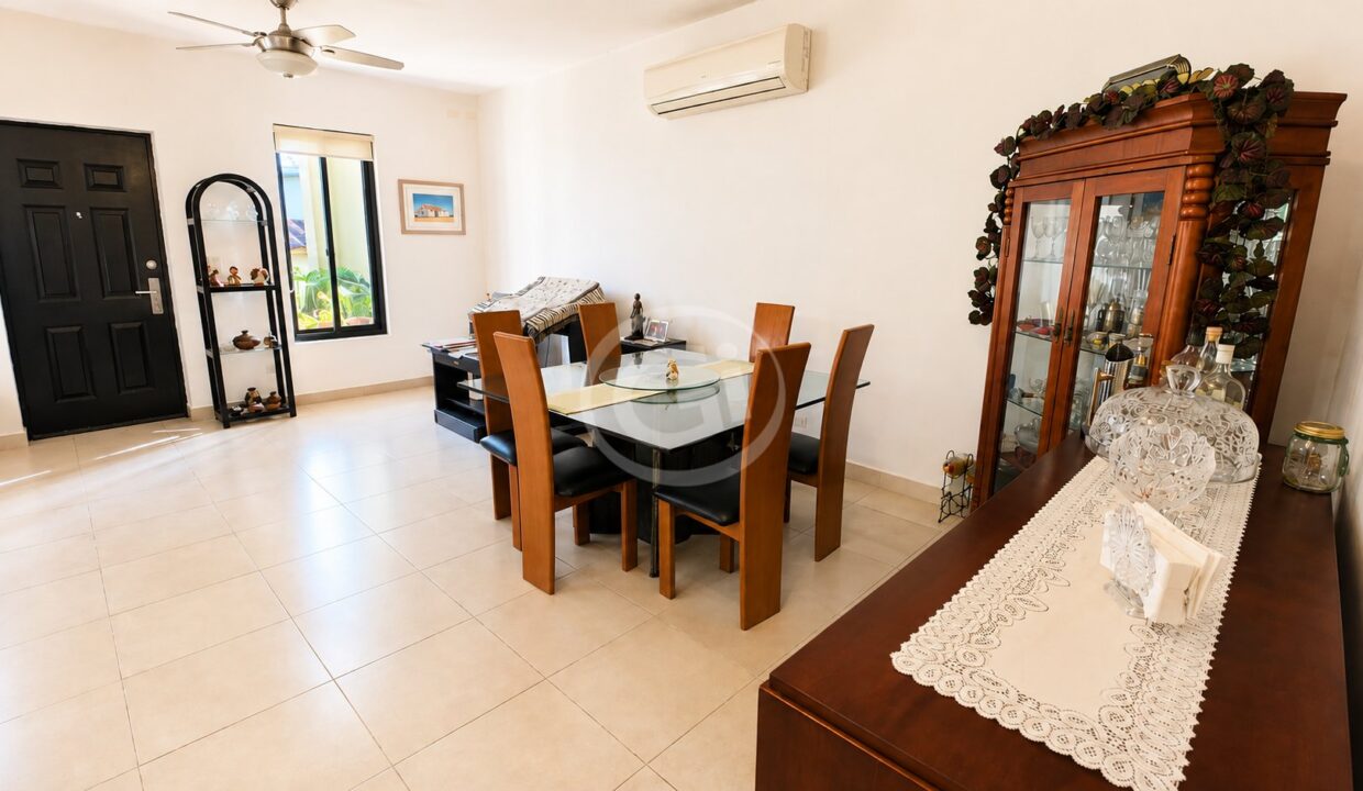 6. Sala-Comedor. Casa en Alquiler Embassy Club Clayton