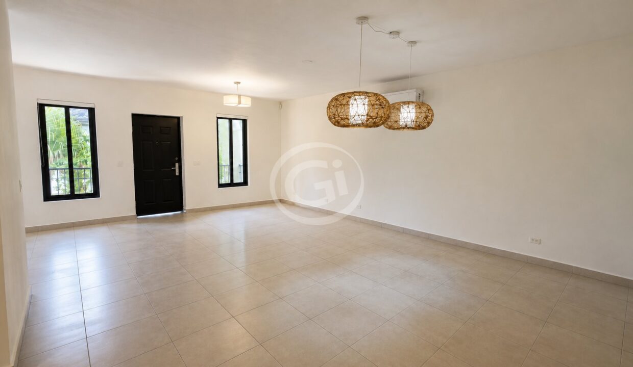 6. Sala-Comedor. Casa en Venta. Embassy Club Clayton