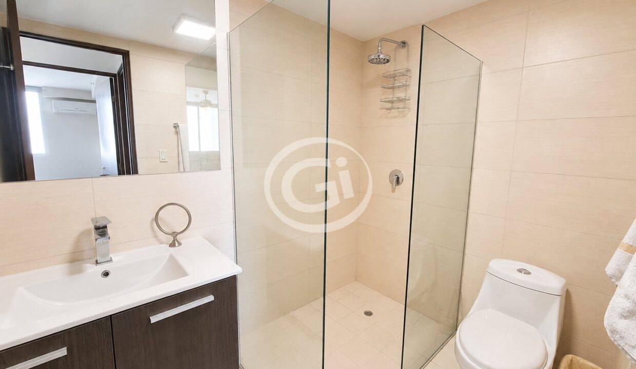 8. Baño principal