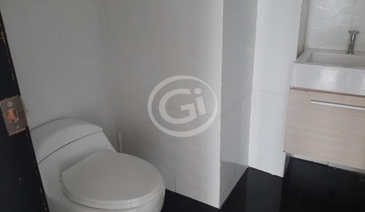 9. Baño. Atrium Tower. Oficina Alquiler
