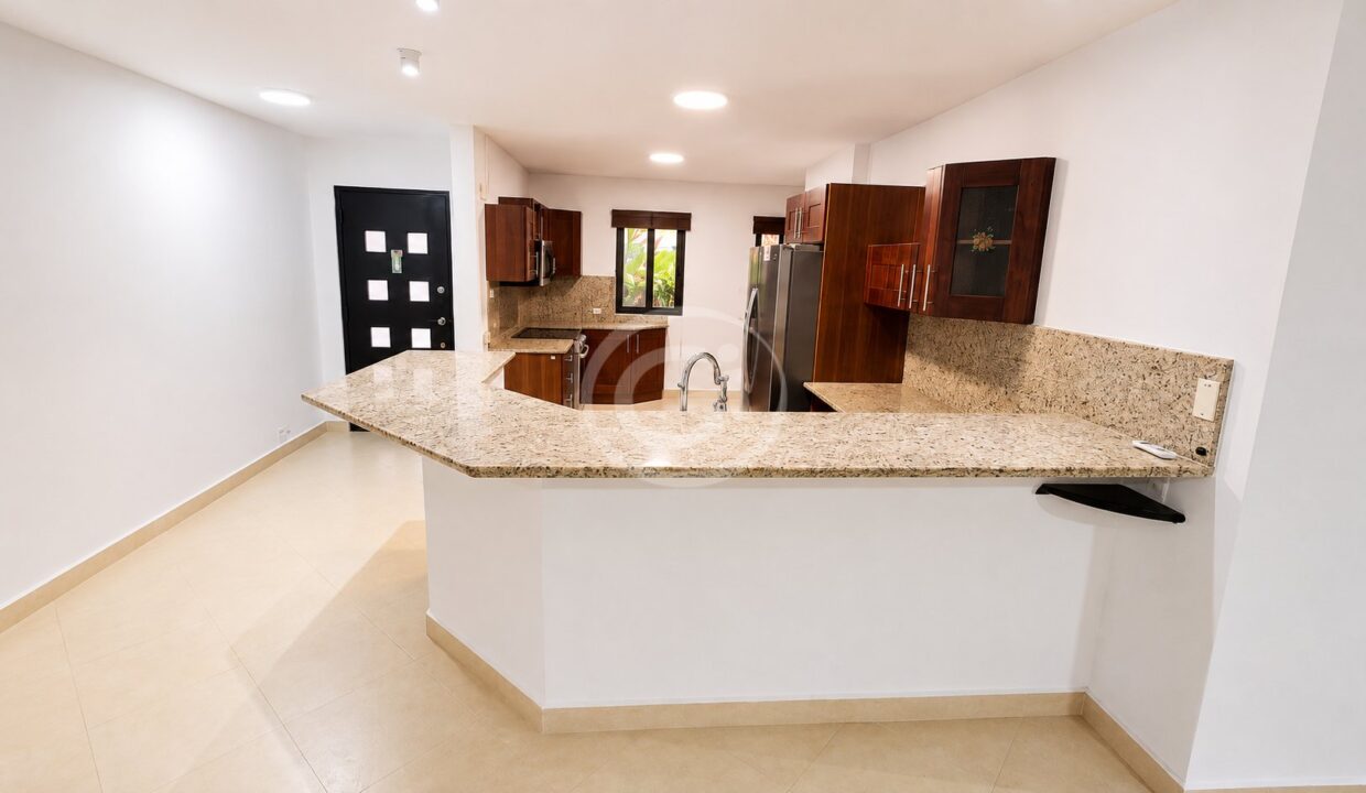 9. Cocina. Embassy Club. Clayton. Venta Courtyard Planta Baja