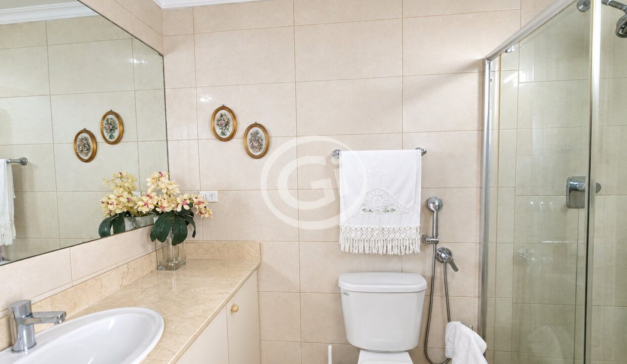 10. Baño principal