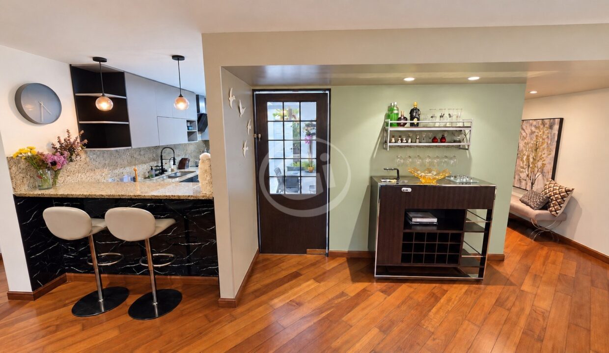 10. Sala-Comedor. Venta Apartamento Embassy Club Clayton