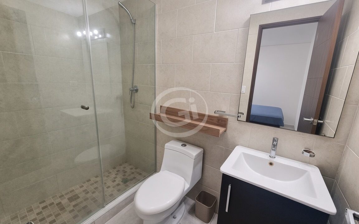 11. Baño Habitacion Principal Apartamento Alquiler Amoblado Vista al Mar Bay View Avenida Balboa