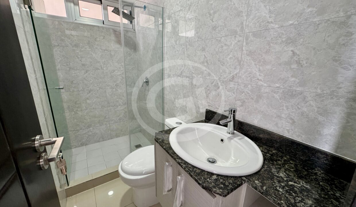 11. Baño venta apartamento Park Point Carrasquilla San Francisco