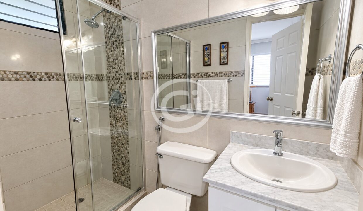 13. Baño habitacion secundaria