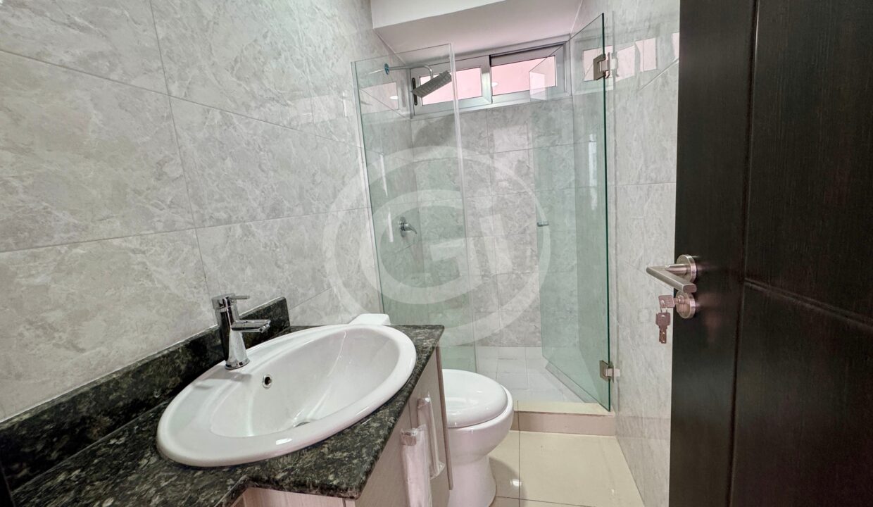 13. Baño venta apartamento Park Point Carrasquilla San Francisco