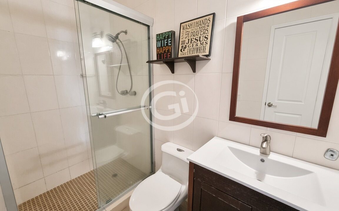 15. Baño secundario