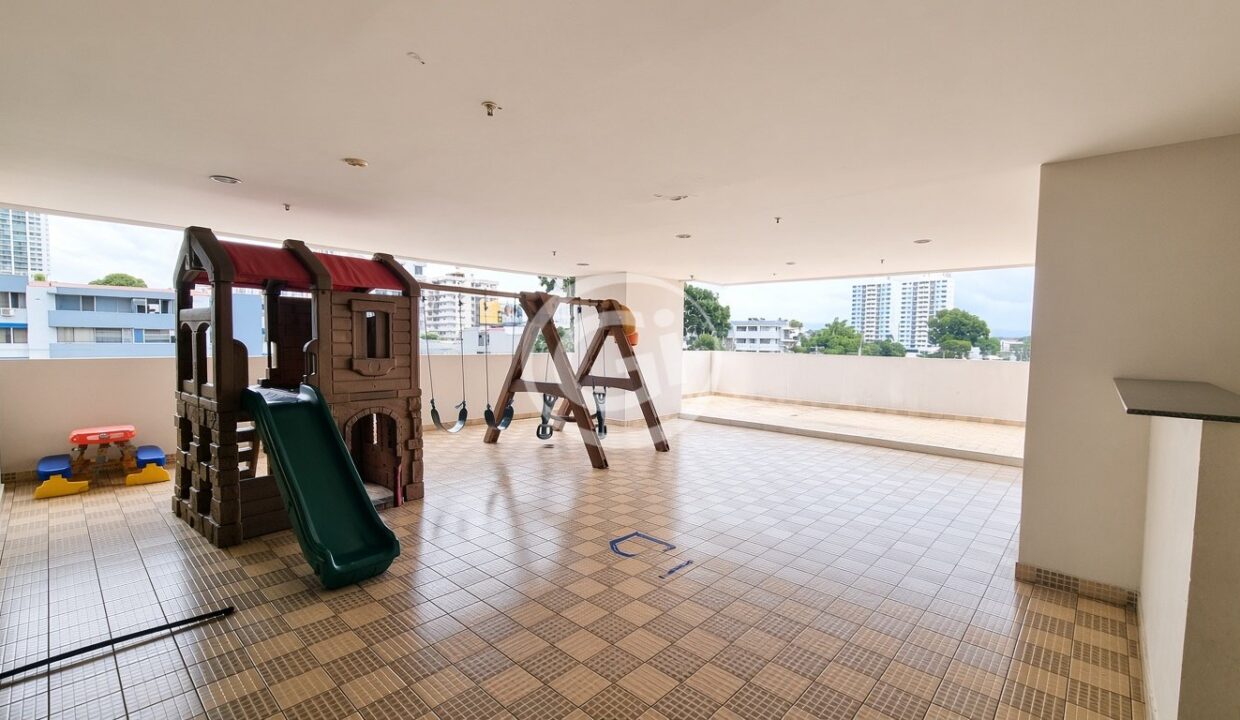 16. Parque infantil