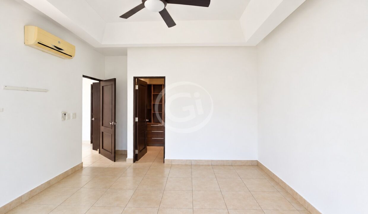 23. Habitación 4. Venta Casa Embassy Club. Clayton