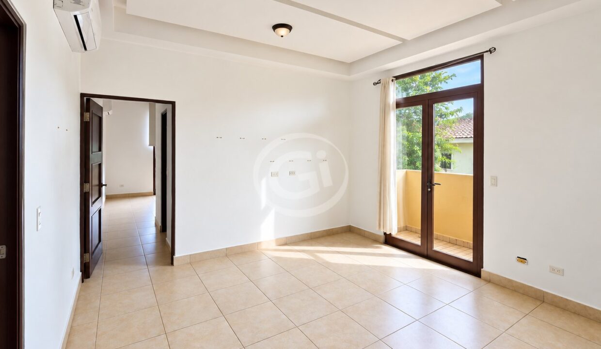 25. Sala Familiar. Venta Casa Embassy Club. Clayton