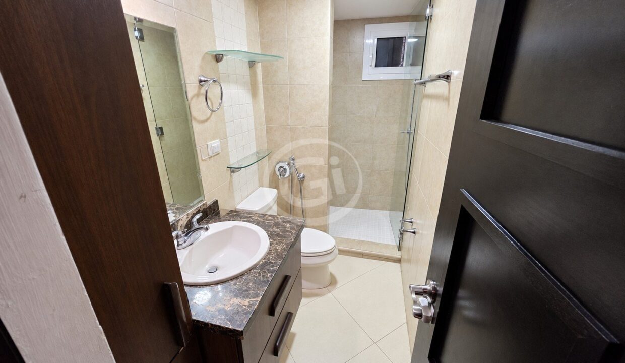 26. Baño Compartido. Venta Apartamento Embassy Club Clayton