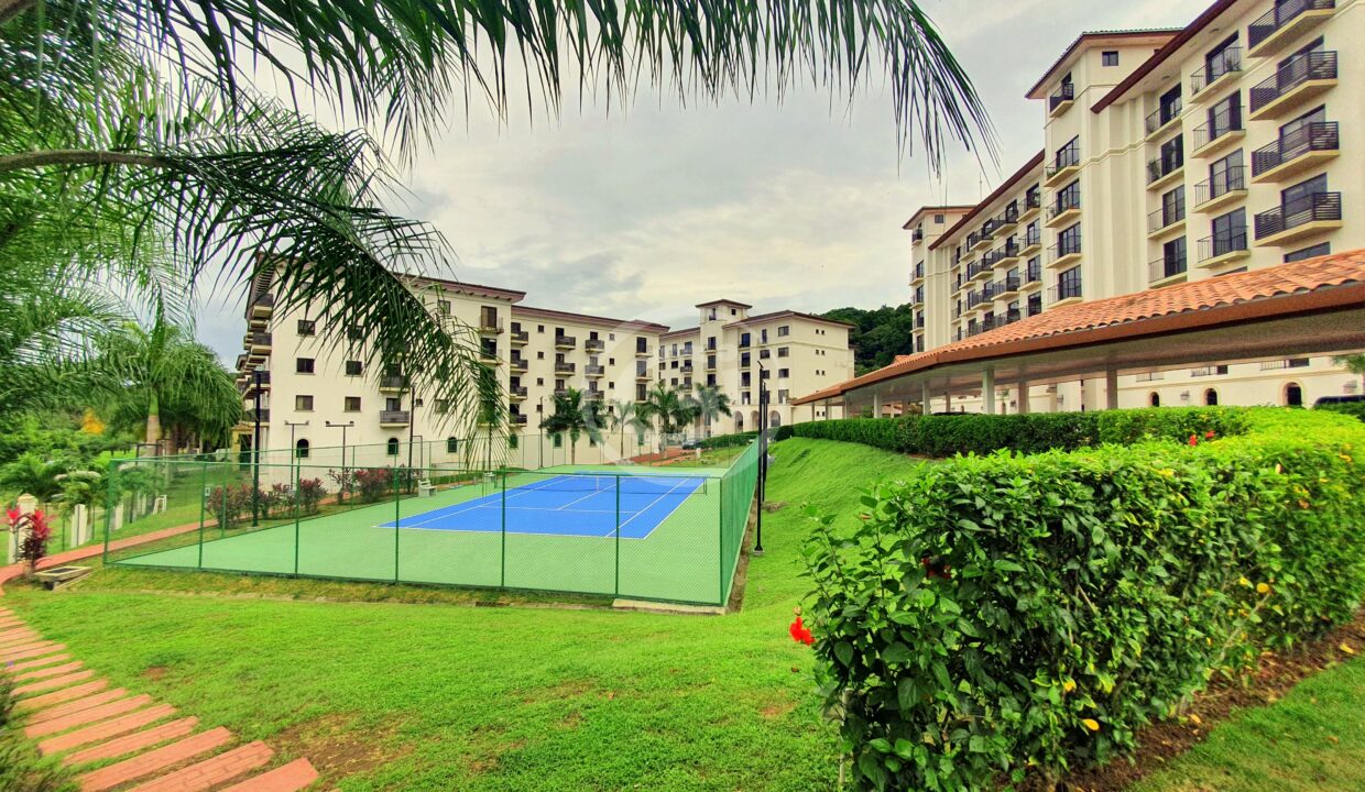 29. Cancha de Tenis. Embassy Village. Albrook. Panamá