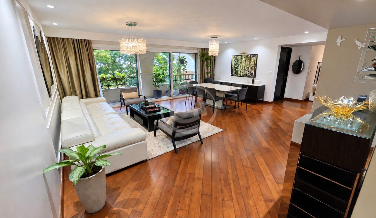3. Sala-Comedor. Venta Apartamento Embassy Club Clayton