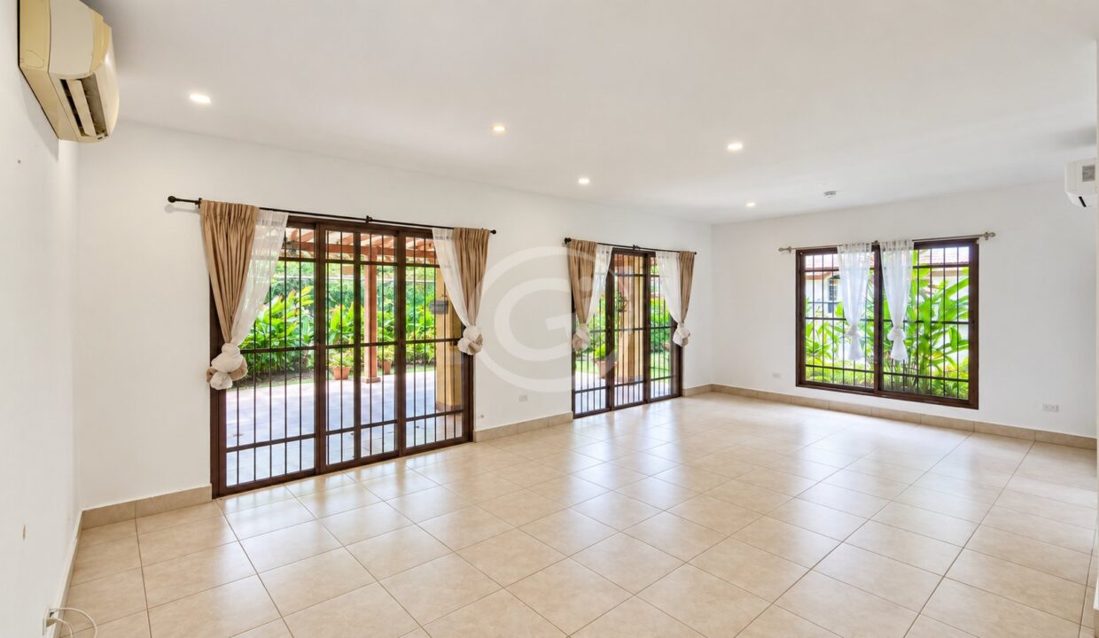 3. Sala-Comedor. Venta Casa Embassy Club. Clayton