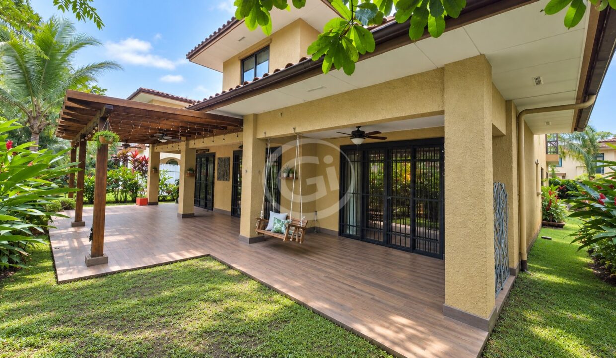 4. Patio. Venta Casa Embassy Club. Clayton