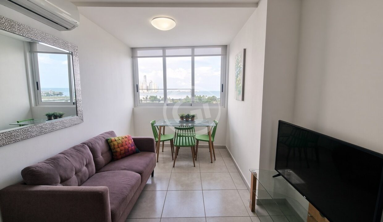 4. Sala Comedor Apartamento Alquiler Amoblado Vista al Mar Bay View Avenida Balboa