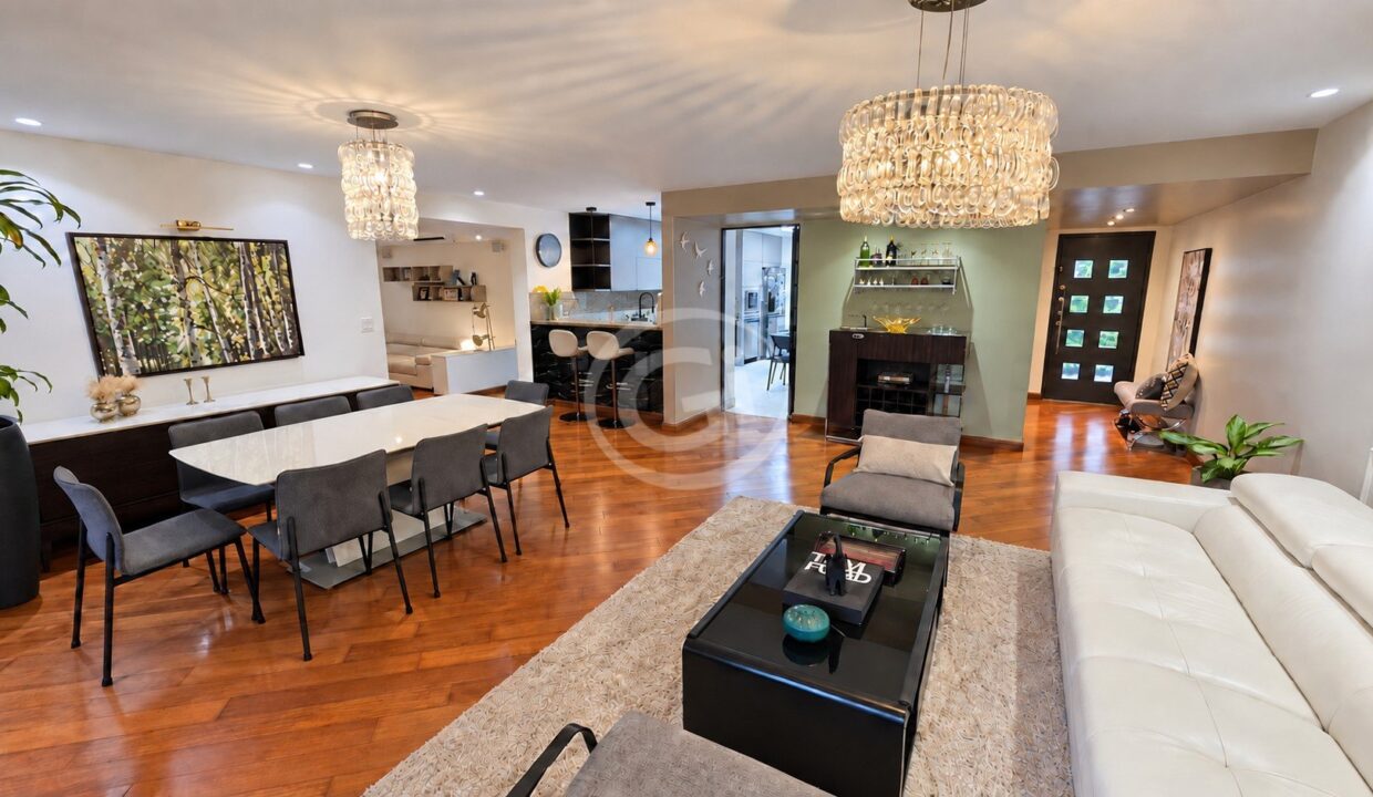 7-. Sala-Comedor. Venta Apartamento Embassy Club Clayton